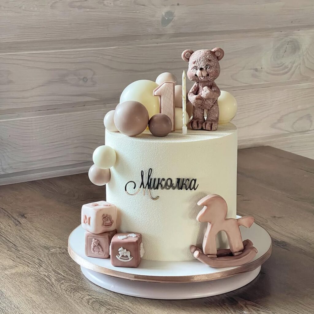 Торт мальчику на год с именем