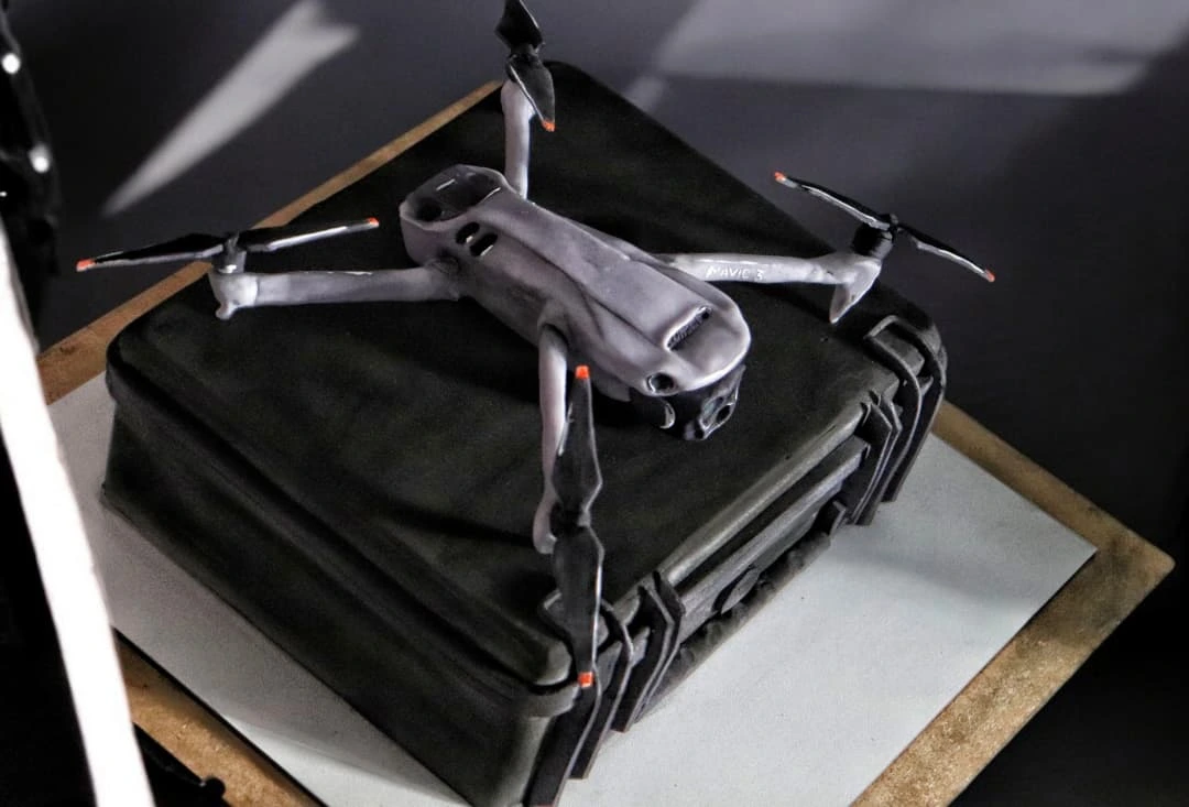 Торт оператору дрона