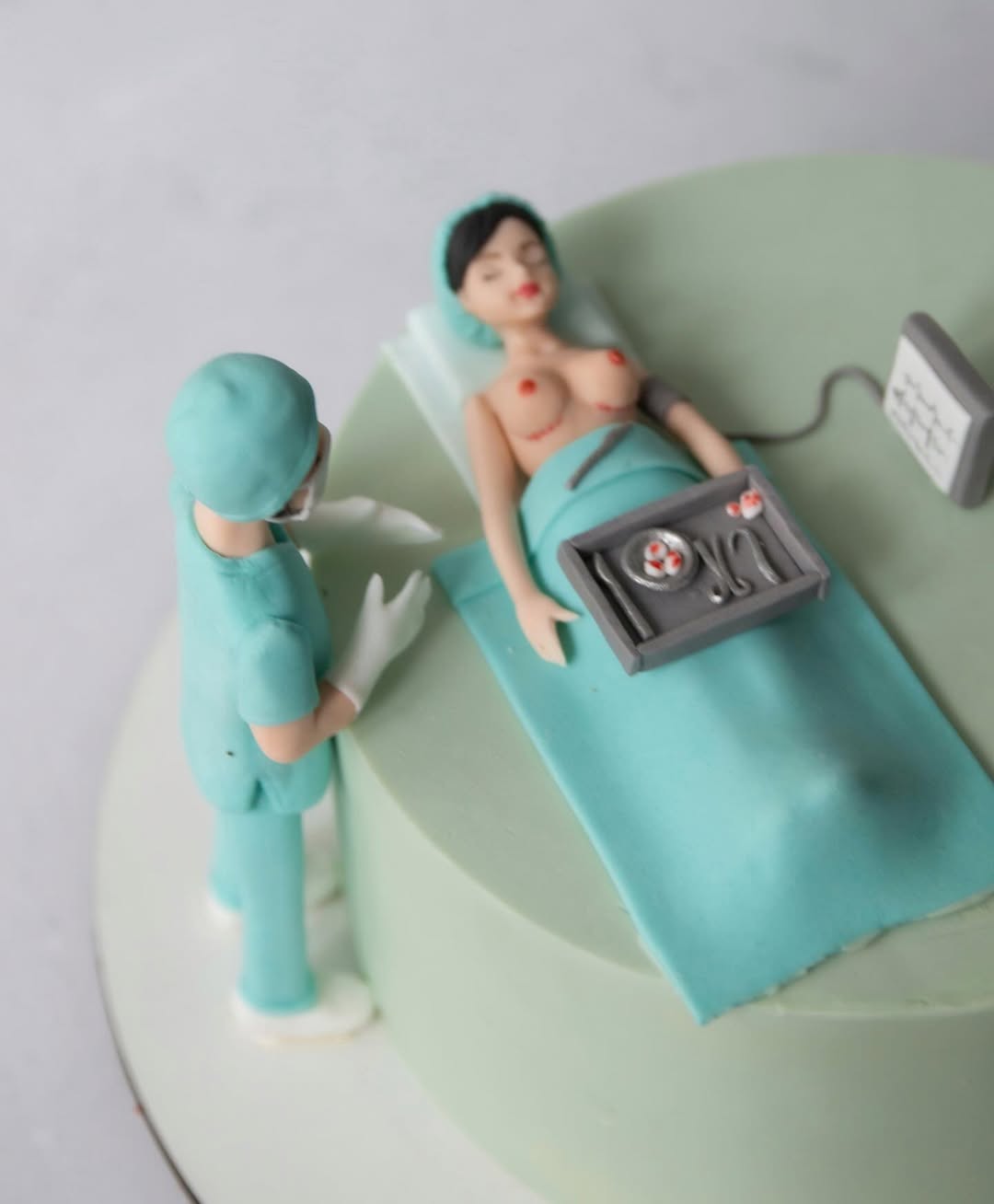 Торт хирургу