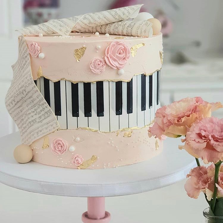 Торт с рисунком клавиш пианино