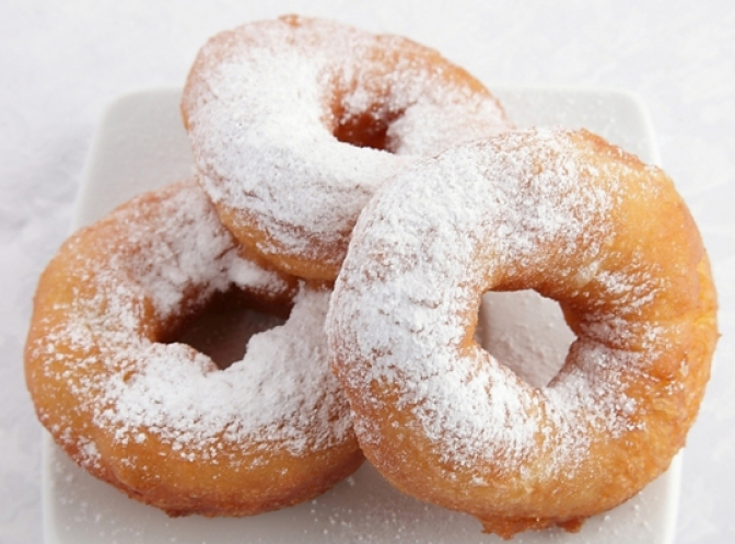 Пончики посыпаны пудрой