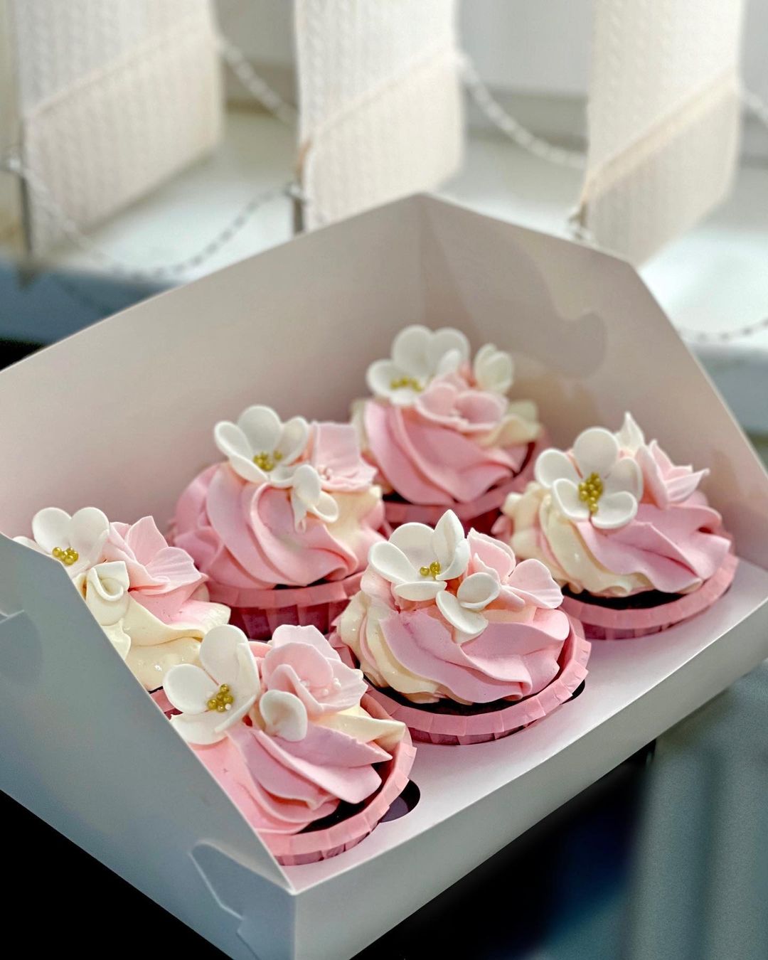 Капкейки в бежево-розовых тонах