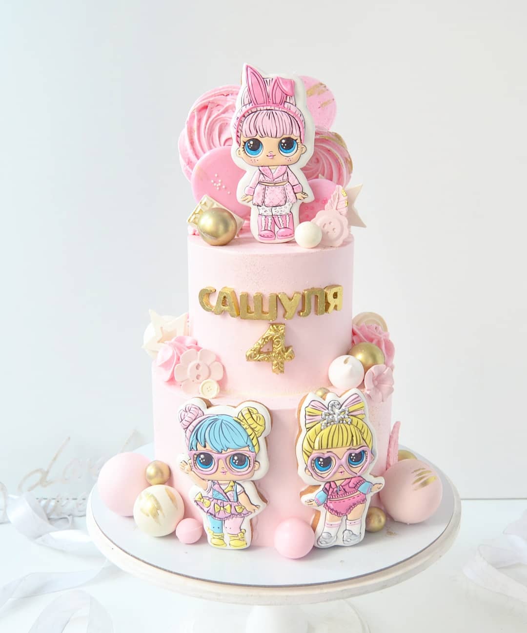 Кремовый торт с куклами Лол