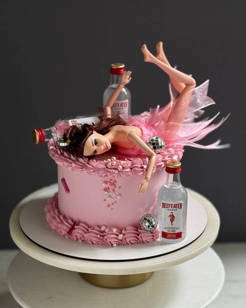 Торт с бутылочками джина