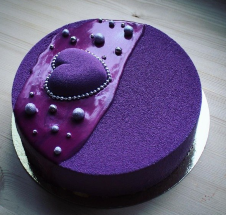 Велюровый торт с сердцем