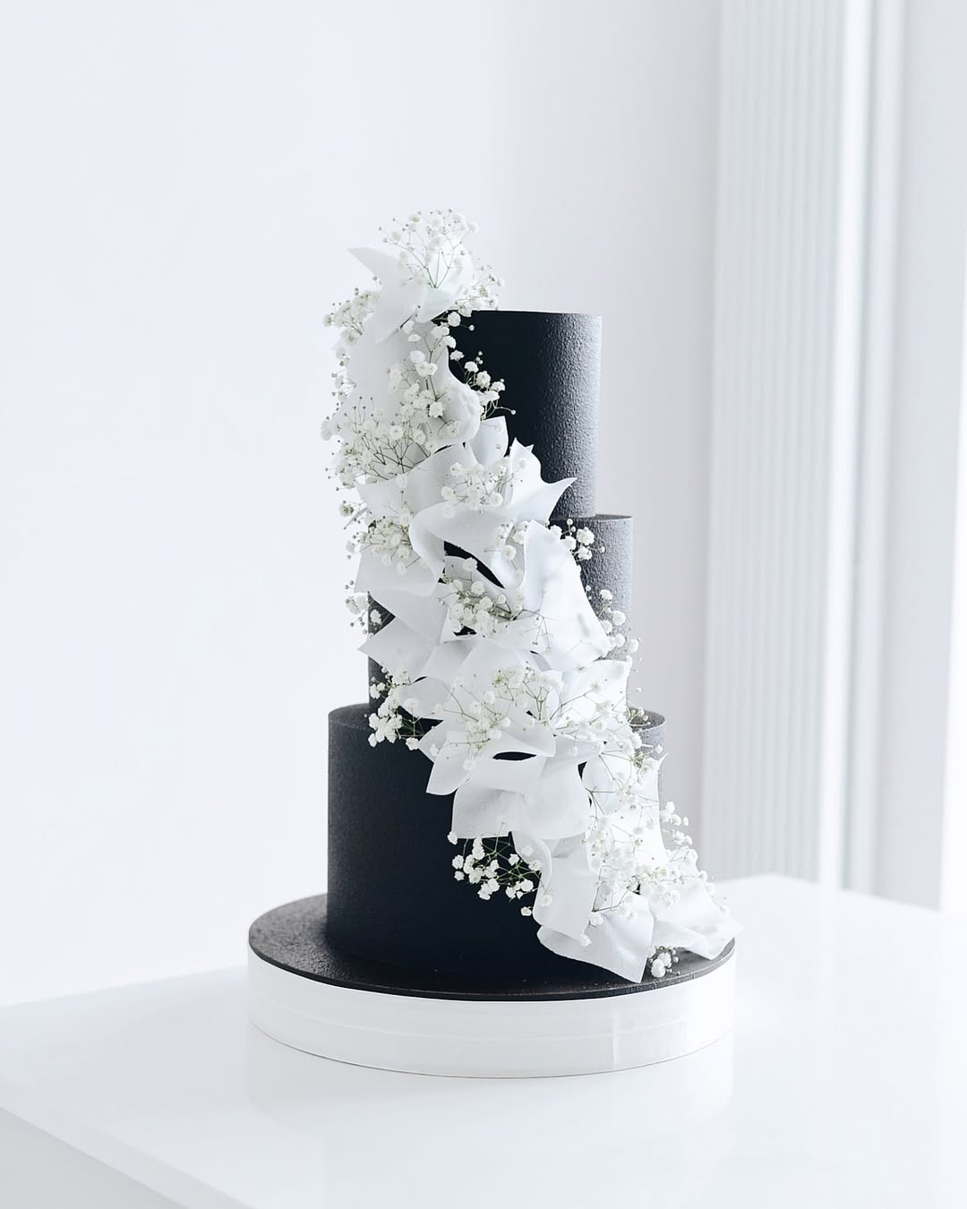 Свадебный торт в черно-белых тонах