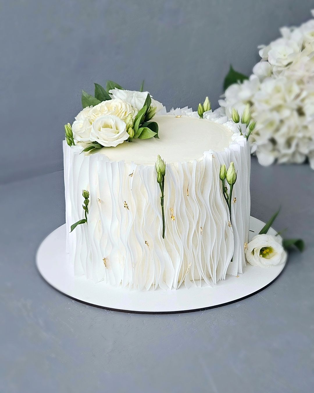 Одноярусный белый свадебный торт