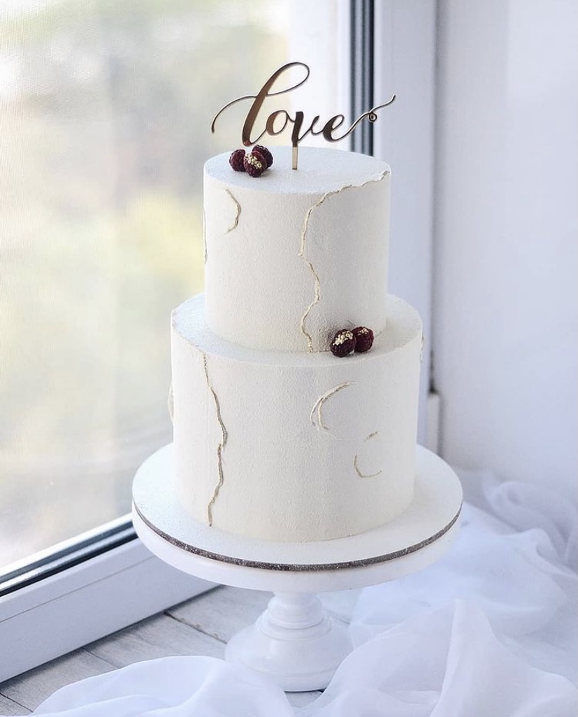 Свадебный торт с топпером Love