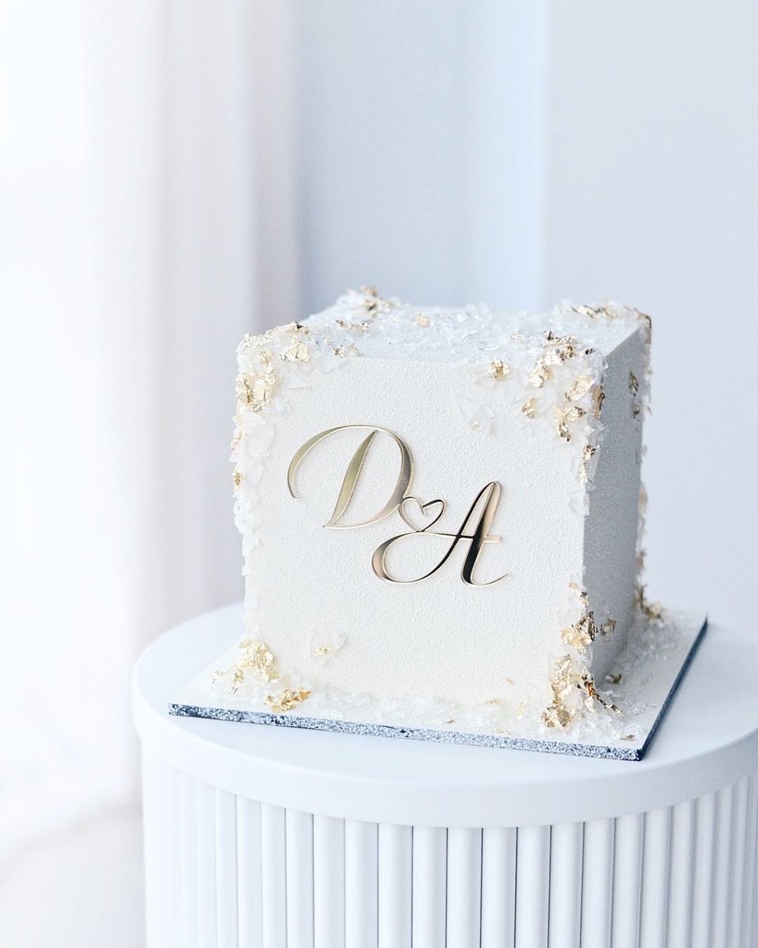 Торт кубической формы с инициалами