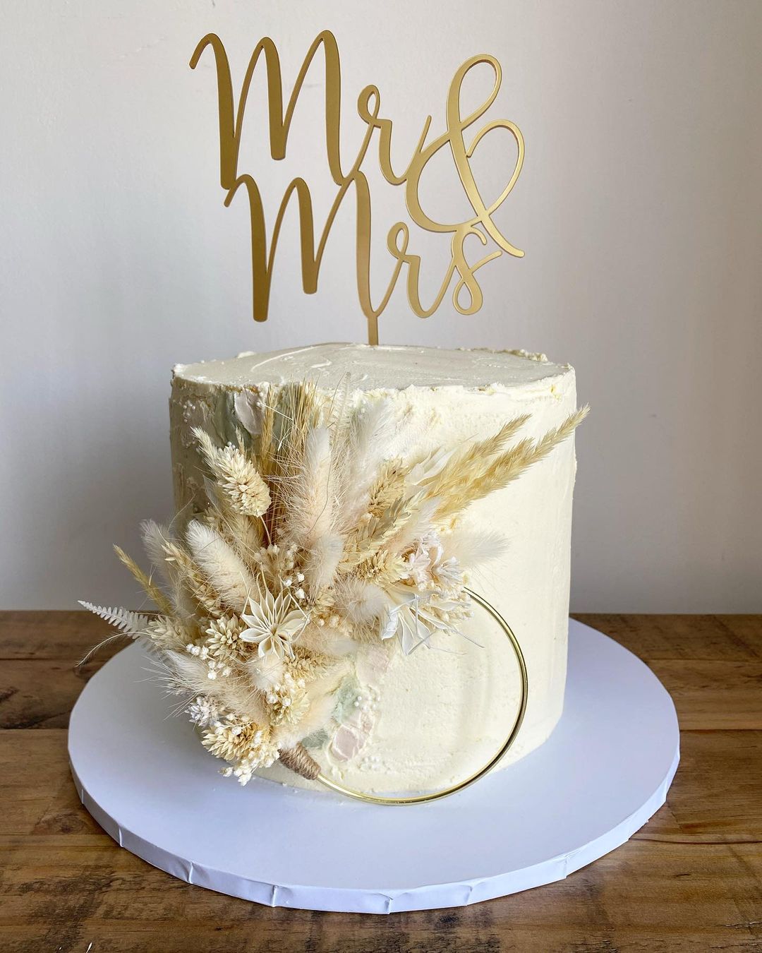 Торт с топпером "Mr & Mrs"