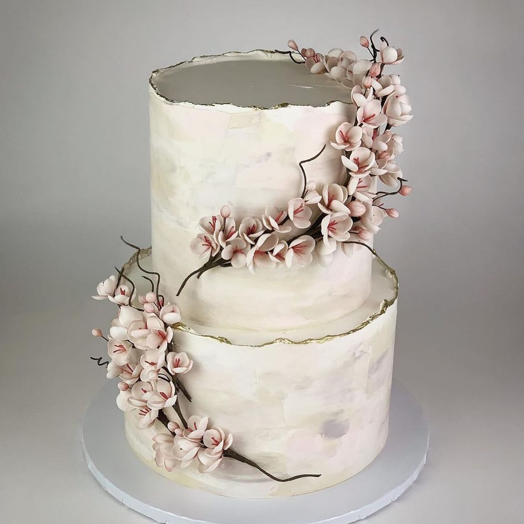 Торт с цветком по всей высоте