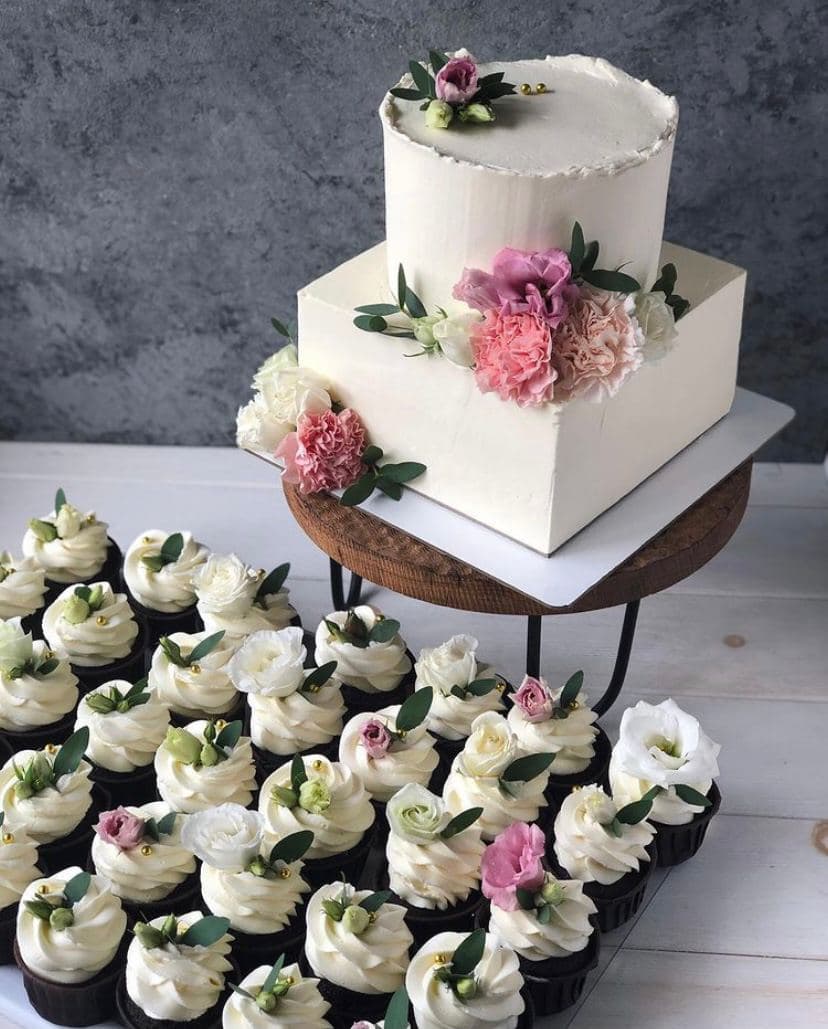 Торт и капкейки на свадьбу