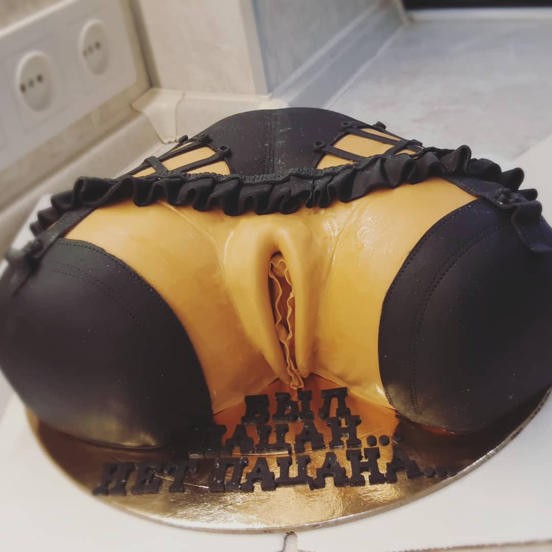 Торт в виде женских половы органов