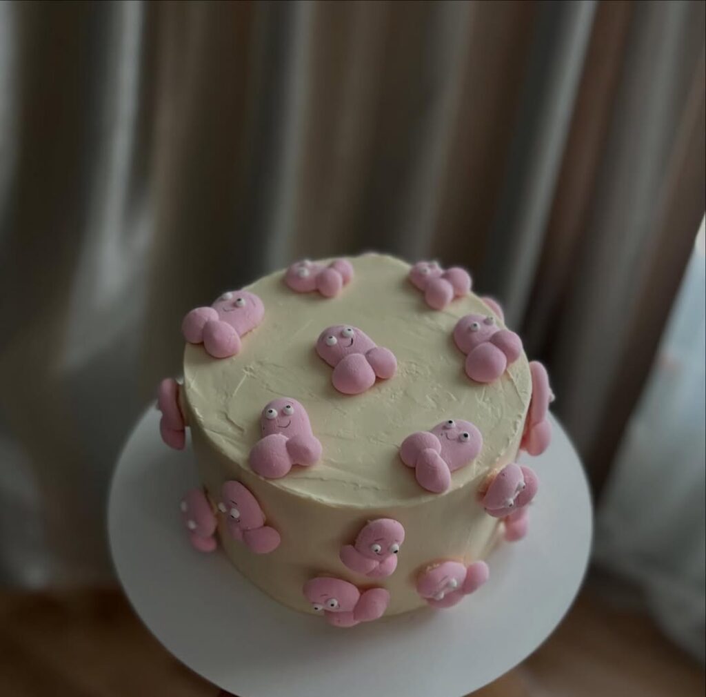 Эротический смешной торт