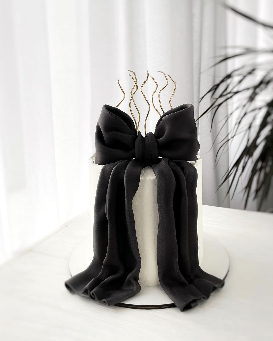 Торт украшенный бантом